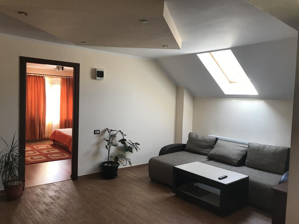 Casa Flori Hotel Călimăneşti Szoba fotó